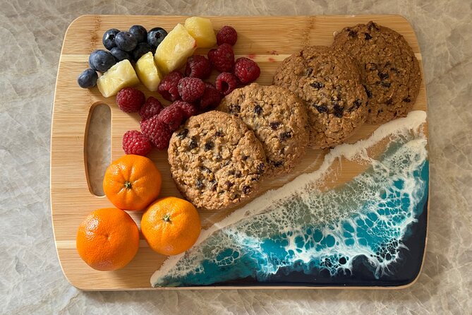 Epoxy Resin Cheese Board Art Class - Artistic Techniques