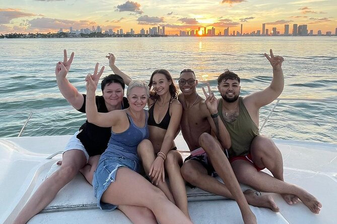 Miami Bay Skyline Yacht Cruise Review - Amenities and Inclusions