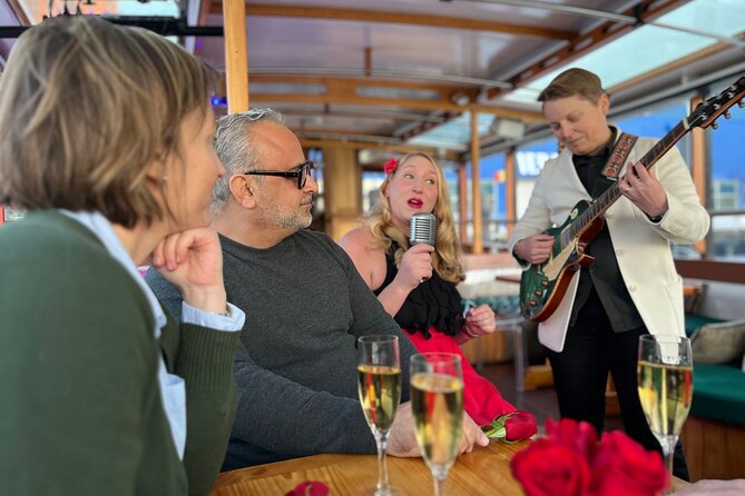 New York City Live Music Sightseeing Serenade Cruise - Refreshments and Amenities