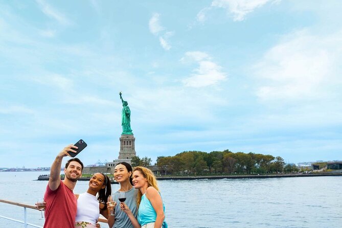 New York Signature Bottomless Mimosa Brunch in Cruise Pier 15 - Meeting Point and Pickup Details