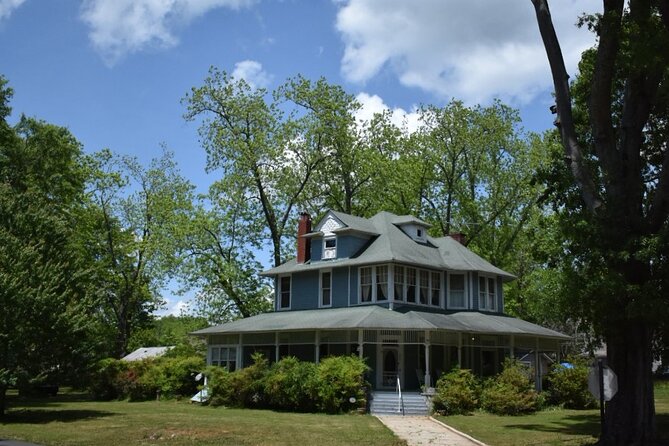 Senoia the Walking Dead Film Locations 2 Hours Walking Tour - Highlights of the Tour