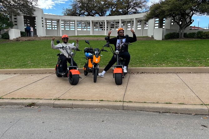 Smart Tour: Dallas JFK Assassination Review - Review of Included Equipment and Comfort