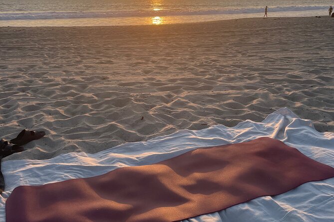 Stretch and Sip: Yoga With Fresh Juice on Santa Monica Beach - Essential Items to Bring Along