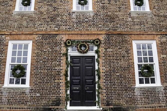 Tales of Christmas Past and Present in Williamsburg - Exploring the Town