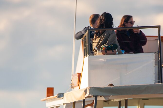 1 Hour Afternoon Tour of Newport Harbor and Narragansett Bay - Refreshments and Refreshment Policy