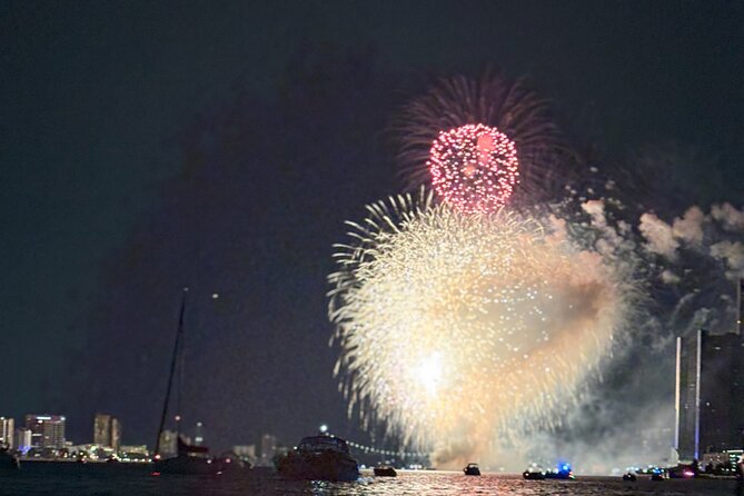 75 Minutes Detroit River Cruise Review - Guide Expertise and Entertainment