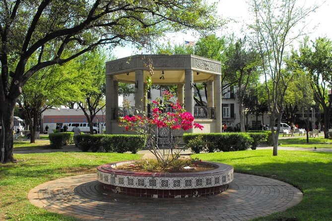 Amazing Self-Guided Scavenger Hunt: Laredo Adventure! - Capturing Memorable Moments