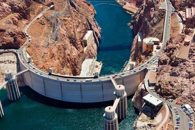 Hoover Dam Full Experience - Discovering the Dams Engineering Marvels