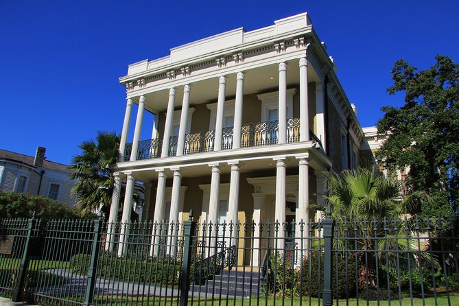 New Orleans Private City and Cemetery Tour - Up to 24 Passengers - Beignets in City Park