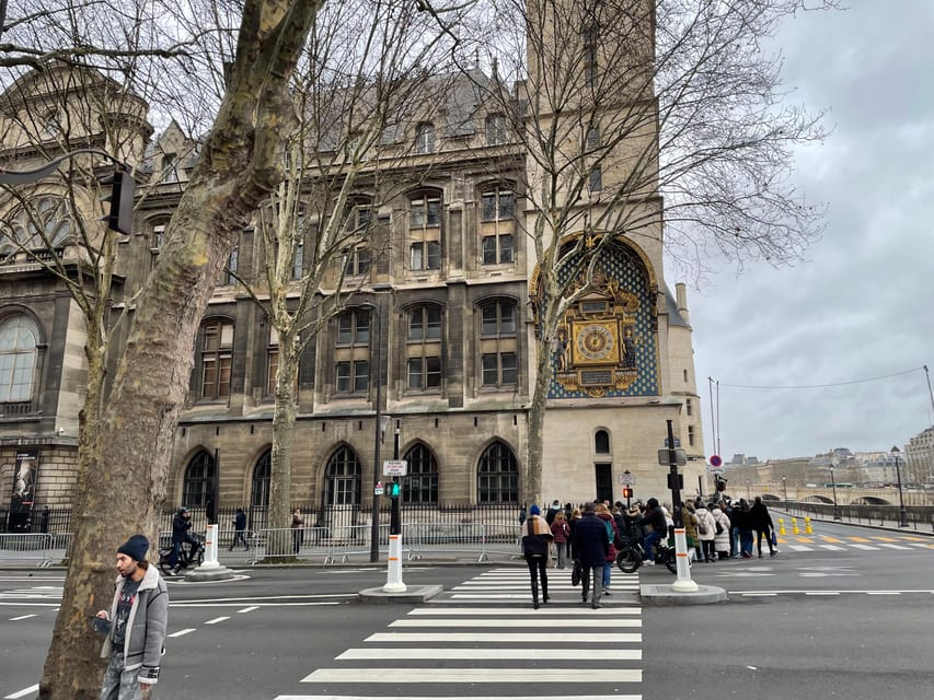 Paris: Notre-Dame Cathedral Exterior Guided Tour
