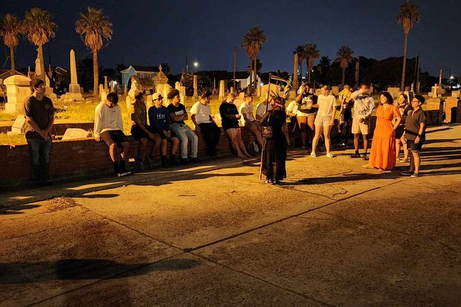 Secret Society Cemetery Walking Tour in Galveston - Tour Group Size and Accessibility