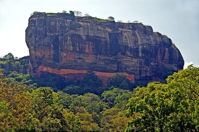 Sigiriya Lion Rock & Dambulla Tour Review - Exploring Dambulla Cave Temple