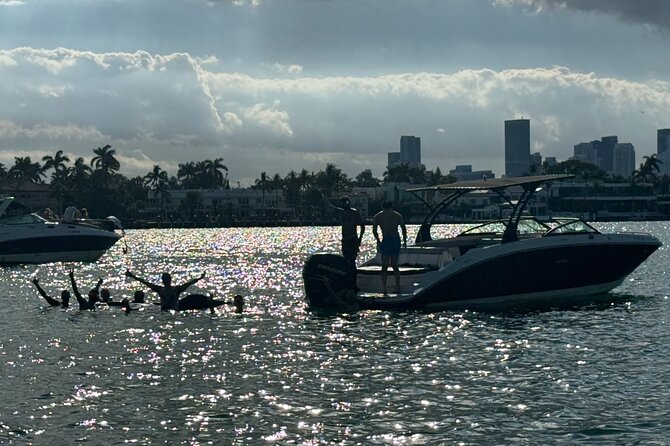 Amusing Private Boat Tour Review: A Splashing Success - The Captains Role in Enhancing Your Experience