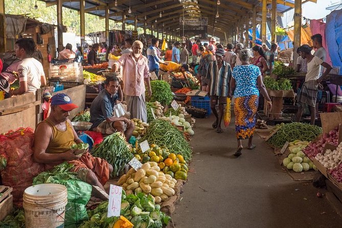 Colombo City Tour - Savoring the Local Cuisine and Shopping Experiences
