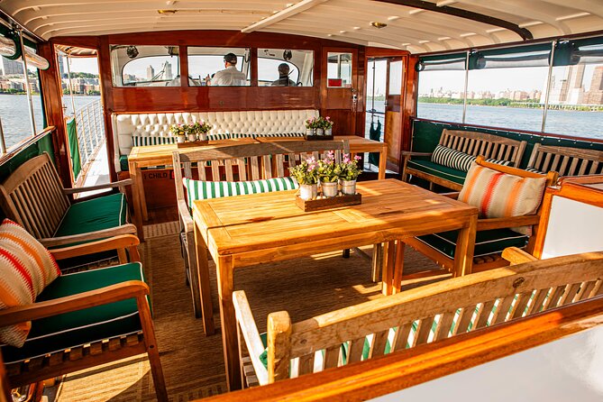 Fall Foliage Cruise on Yacht Full Moon Review - Accessibility and Assistance Services