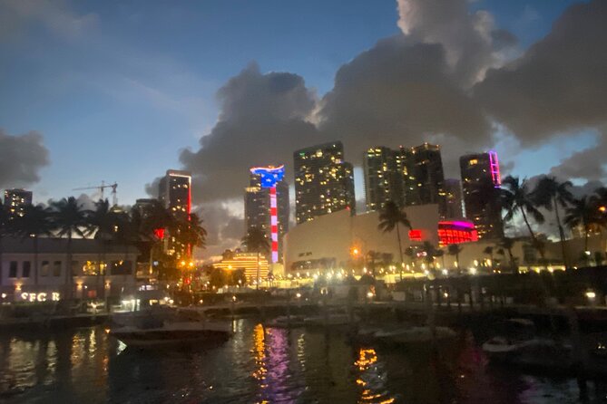Miami: July 4 South Beach Fireworks Cruise With Open Bar and DJ - Dress Code and Tips