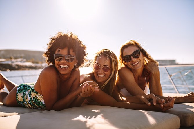 Private Luxury Yacht Tour With Lunch and Drinks