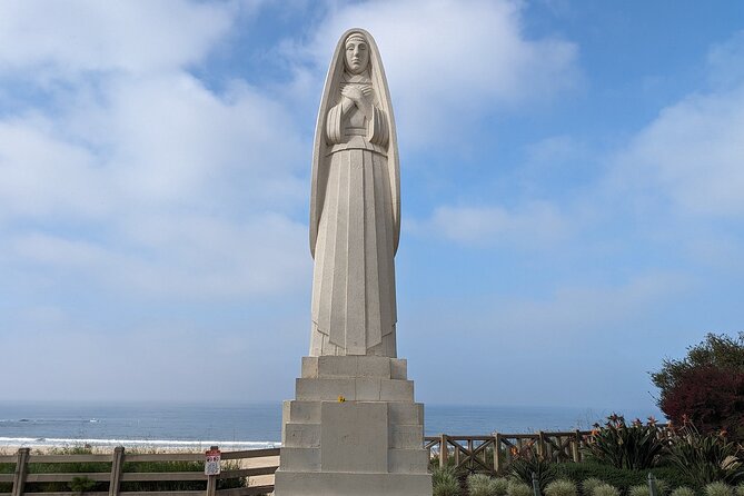 Santa Monica Scavenger Hunt Walking Tour and Game - Highlights and Key Attractions