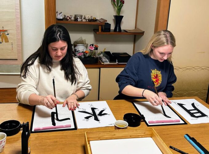 Kyoto: 【PRIVATE】Local Home Visit Japanese Calligraphy Class - Frequently Asked Questions