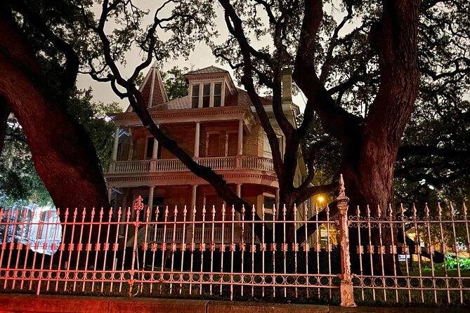 Austins Famous Ghosts Review: Hauntingly Fun Experience - About Your Stay