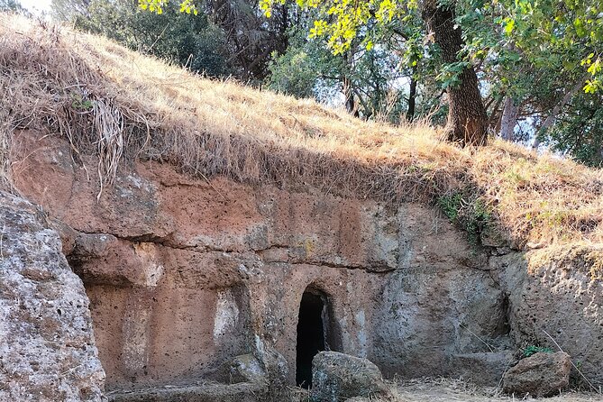 Etruscan Countryside Lake and Fortress Tour From Civitavecchia