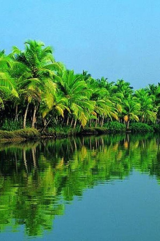 Luxurious, Overnight Alleppey Houseboat Tour (02 Days)