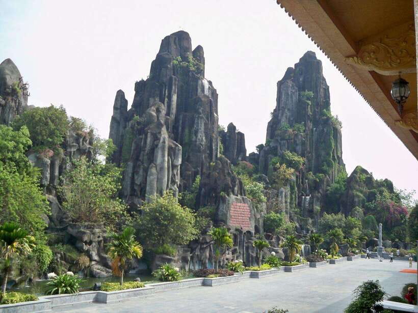 Marble Mountain – Monkey Mountain – Am Phu Cave Morning Tour