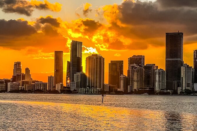 Miami Skyline Cruise to Millionaires Homes From South Beach - Key Points