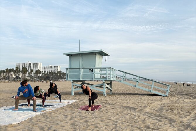 Stretch and Sip: Yoga With Fresh Juice on Santa Monica Beach - Key Points