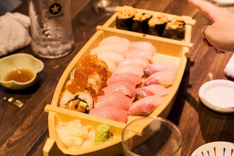 Tokyo : Asakusa Food Tour & Local Bar-Hopping