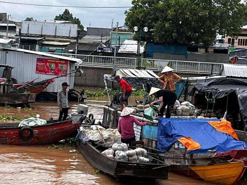 2Days Combo: Floating Market, Lady Mountain-CaoDai & Tunnels - Itinerary Highlights