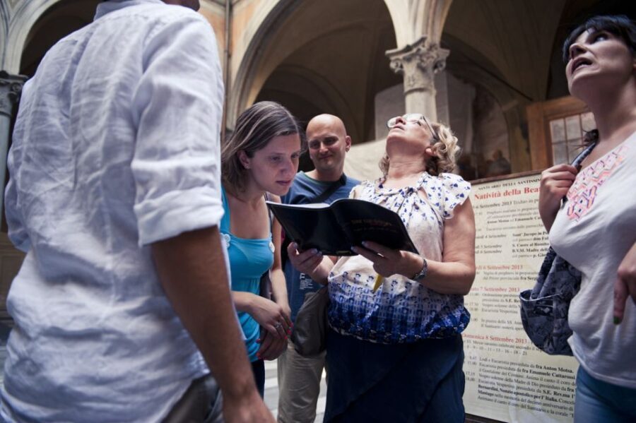 3-Hour Historic WhoDunIt Tour in Florence - Unique Features of the Experience