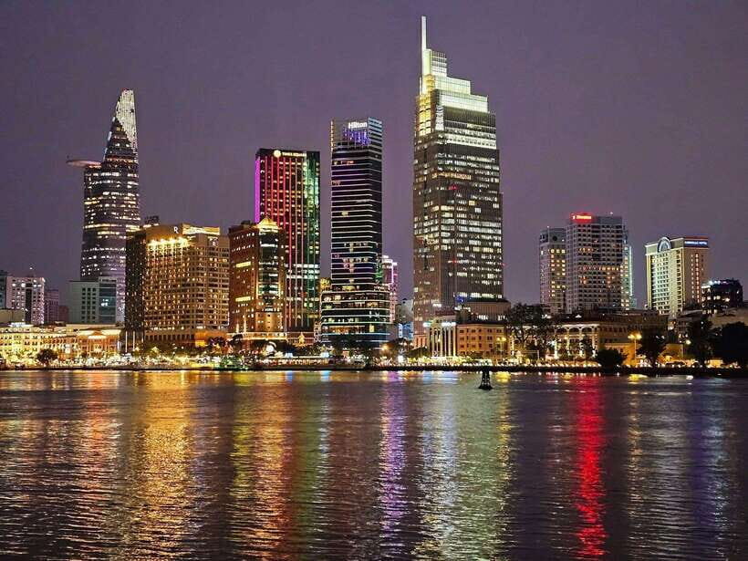 AO Show Lune Production, Buffet Dinner & Night City Tour - Itinerary Highlights
