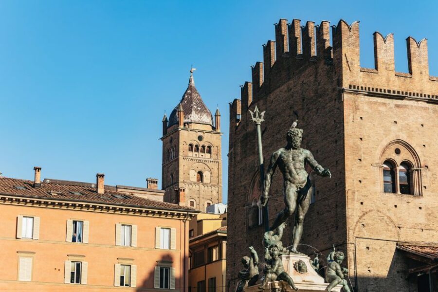 Bologna: City Center Walking Tour - Itinerary Highlights