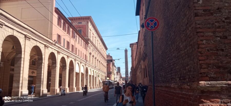 Bologna: Private Guided Walking Tour - Guided Experience