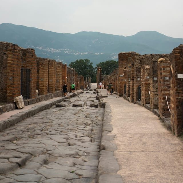 Discover Pompeii: Italian Walking Tour of the Buried City - Highlights of the Tour Experience