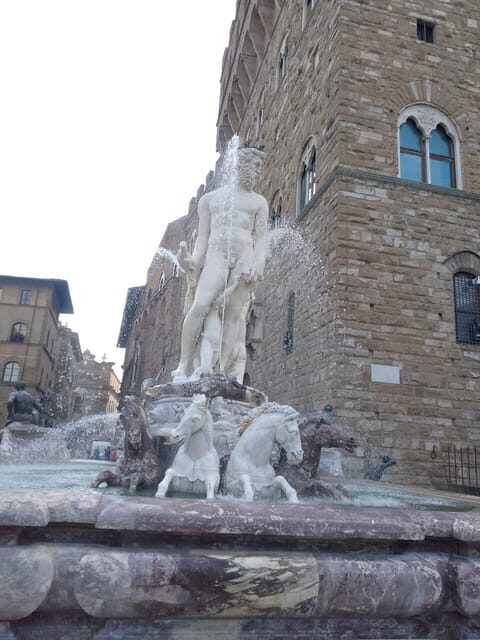 Florence Unveiled: The Rivalry of Leonardo and Michelangelo - The Medici Familys Influence