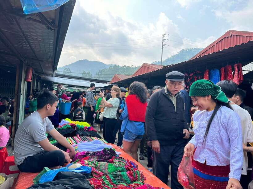 Ha Giang: 2-Day Loop Tour With Hmong Brothers - Day 1: Exploring Quan Ba and Yen Minh