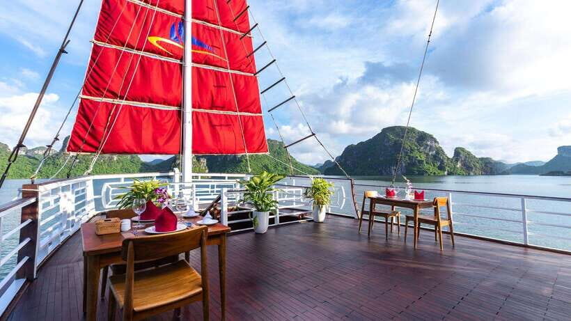 Ha Long Bay - Bai Tu Long Bay Luxury Boat Tour & Transfer - Itinerary Highlights