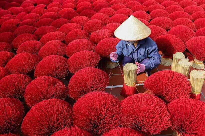 Hanoi: Incense Village, Ninh Binh, Tam Coc, & Hoa Lu Tour - Departure and Incense Village Visit