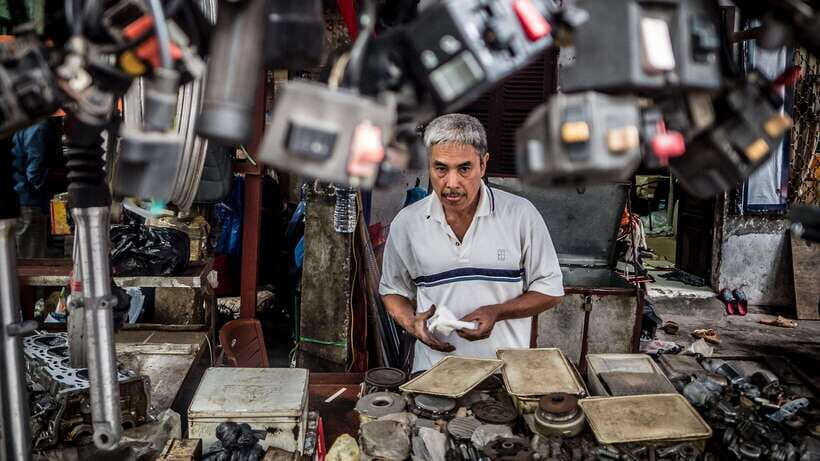 Into The Thieves Market Hanoi Photography Tour - Itinerary Details