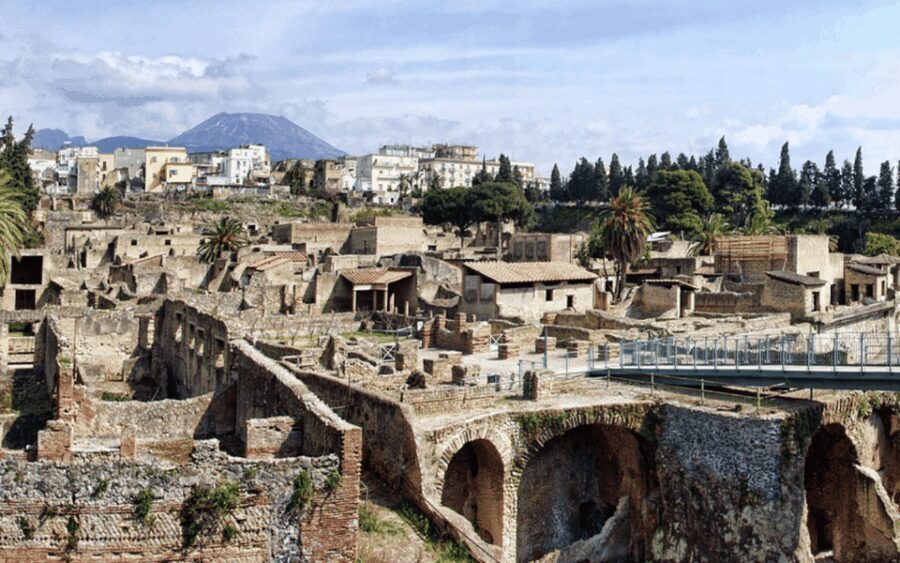 Naples: Herculaneum Entry Ticket With Digital Audio Guide - Audio Guide Features