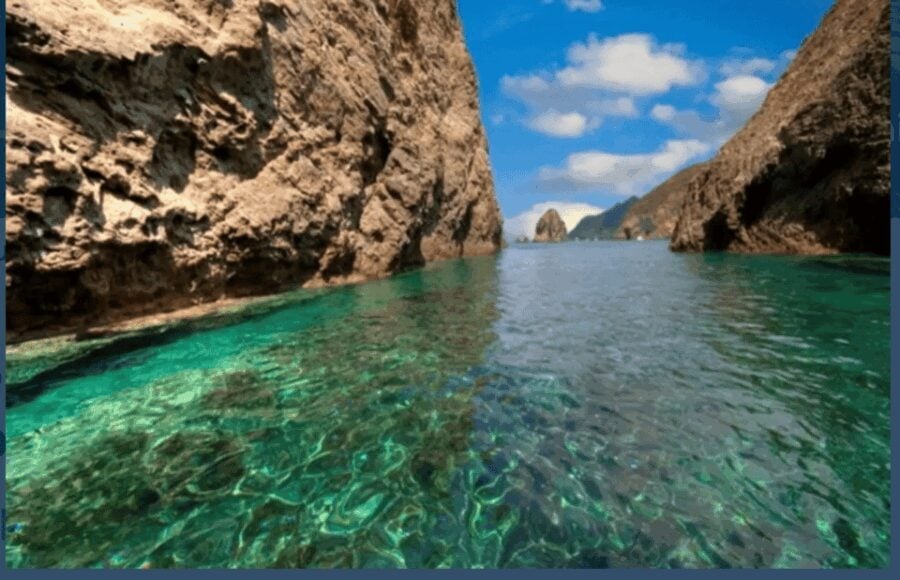 Ponza/Palmarola Boat Tour With Lunch on Board - Itinerary Highlights