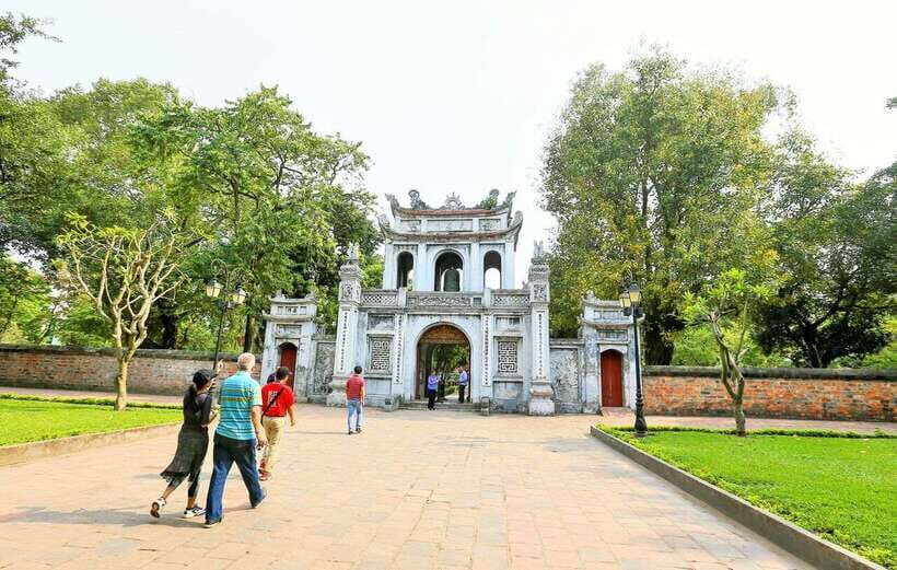 Private Hanoi: Crowd-free Morning Highlights - Hỏa Lò Prison: Uncovering a Dark Chapter in History