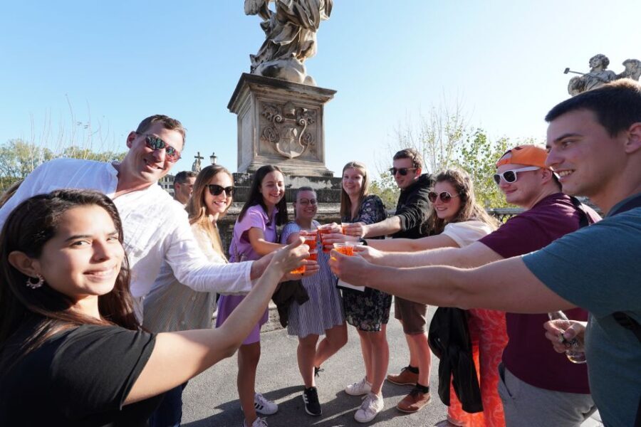 Rome: Evening Walking Tour With Cocktails and Local Guide - Itinerary Details