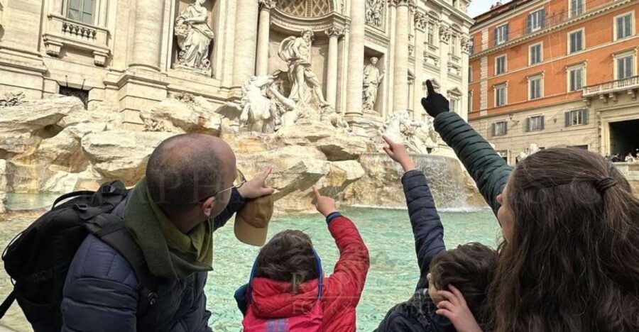 Rome: Treasure Hunt for Kids and Families Trevi and Pantheon - Highlights of the Tour