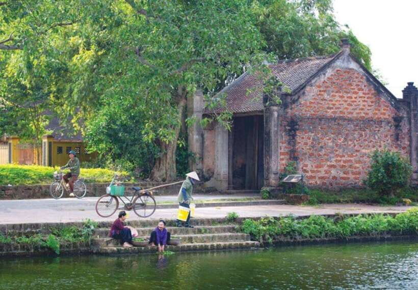 Small Group Discover the Best of Duong Lam Ancient Village - Itinerary Details