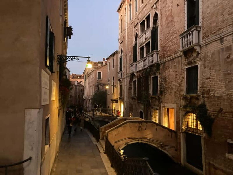 Venice: Crimes, Legends and Mysteries Tour at Sunset - Explore the San Polo District
