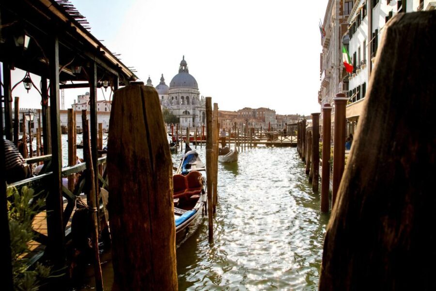 Venice: Gondola Ride With Live Guide - What to Expect During Your Experience