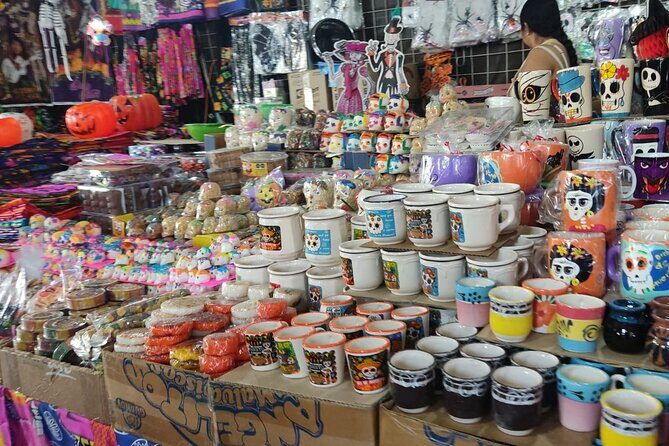 Build a Day of the Dead and Shopping Offering on the market. - Authentic Food and Tapas: Highlights of the Experience